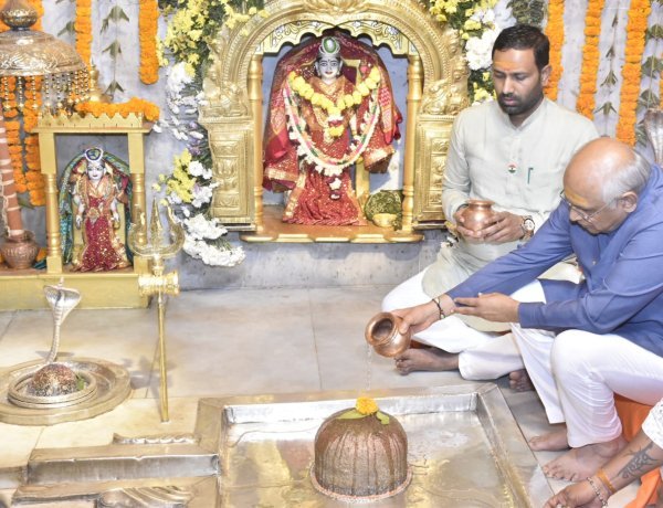 મુખ્યમંત્રી ભુપેન્દ્ર પટેલે ભવનાથ મહાદેવના દર્શન કરી મહાદેવને જળાભિષેક કર્યો હતો