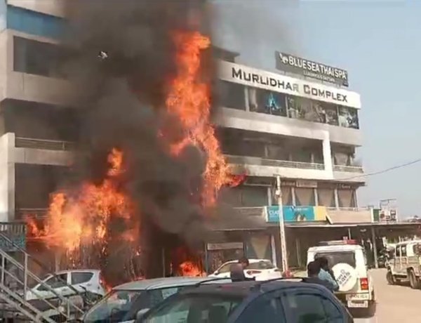 વેરાવળમાં આગ લાગેલ કોમર્શીયલ કોમ્પ્લેક્ષ ફાયર અને બાંધકામ મંજુરી વગર ખડકાયાનો ઘટસ્ફોટ થતા ચકચાર