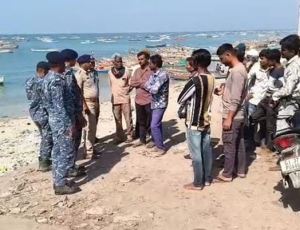 ઓખા મરીન ટાસ્ક ફોર્સ દ્વારા દરિયાઈ પટ્ટીમાં લોખંડી બંદોબસ્ત : જળ અને જમીન માર્ગે સઘન સર્ચ ઓપરેશન