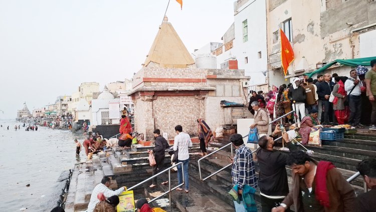 જગત મંદિરે દ્વારકાધીશના દર્શને આવતા ભાવિકો માટે અવ્યવસ્થા : એસપી-જીલ્લા કલેકટર ધ્યાન દે એ જરૂરી