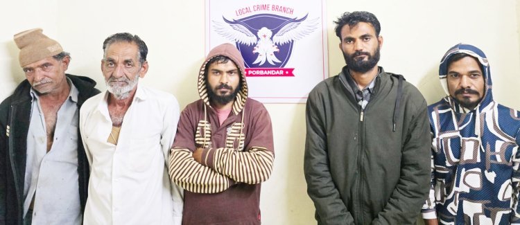 સિકાચા ગામે ભાદરપુલ પાસે બાવળની કાટમાં રમતા જુગાર પર એલસીબીનો દરોડો