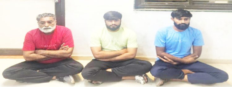 વંથલી ખાતે થયેલ યુવાનની હત્યા કેસનાં ૩ આરોપીઓને ગણતરીની કલાકોમાં ઝડપી લેતી પોલીસ