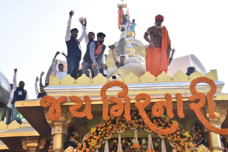 ભવનાથ મહાદેવ મંદિરે ધ્વજારોહણ સાથે મહાશિવરાત્રી મેળો શરૂ