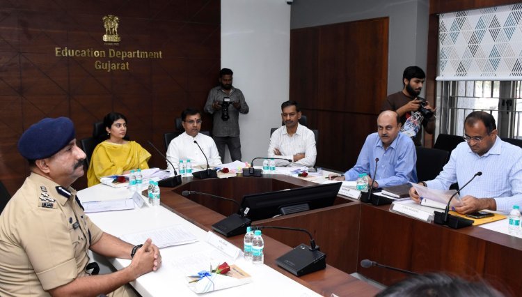 આગામી સમયમાં યોજાનારી ધોરણ ૧૦ અને ૧૨ બોર્ડની પરીક્ષાના આયોજન અંગે શિક્ષણ મંત્રી ડૉ. પ્રદ્યુમન વાજાની અધ્યક્ષતામાં સમીક્ષા બેઠક યોજાઈ