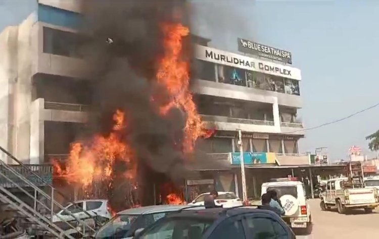 વેરાવળમાં આગ લાગેલ કોમર્શીયલ કોમ્પ્લેક્ષ ફાયર અને બાંધકામ મંજુરી વગર ખડકાયાનો ઘટસ્ફોટ થતા ચકચાર