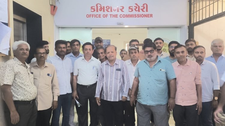 જૂનાગઢ સ્વામિનારાયણ મંદિર ટ્રસ્ટ દ્વારા જાહેર રસ્તા પર કરેલ દબાણ દૂર કરવા માંગ 