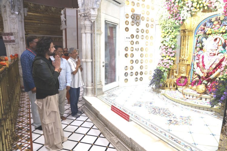 વિશ્વ પ્રસિદ્ધ યાત્રાધામ સાળંગપુર ખાતે પ્રખ્યાત ગાયક કલાકાર હિમેશ રેશમિયાએ શ્રીકષ્ટભંજન દેવના દર્શન કર્યા