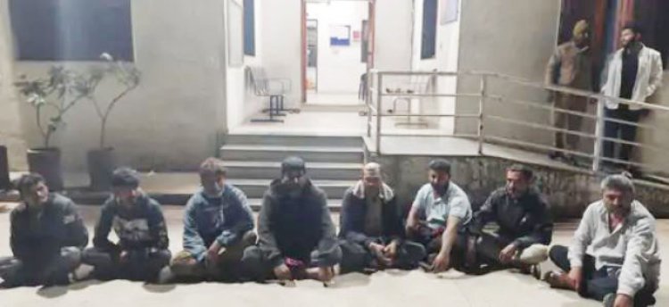 જૂનાગઢ તાલુકાનાં ખડીયા નજીક ચાલતા બાયોડીઝલના વેચાણ પર એસએમસીના દરોડા : ર ફિલરમેન સહિત ૮ ઝડપાયા