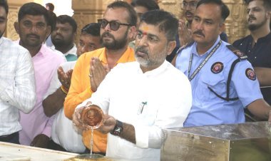 સોમનાથ દાદાને શીશ ઝૂકાવતાં મહેસૂલ રાજ્યમંત્રી  સંજયસિંહ મહીડા