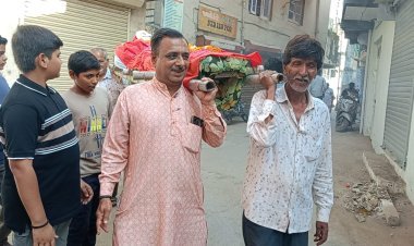 જૂનાગઢમાં ગંધ્રપવાડામા યુવક મંડળ દ્વારા હોળી પર્વ ઉપરાંત વાલમ બાપાની નનામી કાઢી વ્યસન મુક્તિના સંદેશનો અનોખો પ્રયાસ