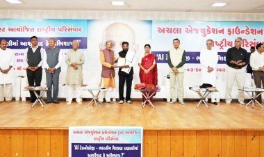 અમદાવાદ ખાતે યોજાયેલ રાષ્ટ્રીય પરિસંવાદ-૨૦૨૬માં દ્વારકાના કોરાડા વાડી વિસ્તારના શિક્ષણવિદ સુરેન્દ્ર સોલંકીને શ્રેષ્ઠ શિક્ષક એવોર્ડ એનાયત