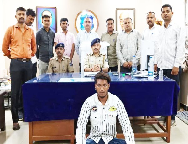જામકાનાં યુવાનની મર્ડર મિસ્ટ્રીનો ગણતરીના કલાકોમાં જ ભેદ ઉકેલી આરોપીની ધરપકડ કરતી પોલીસ