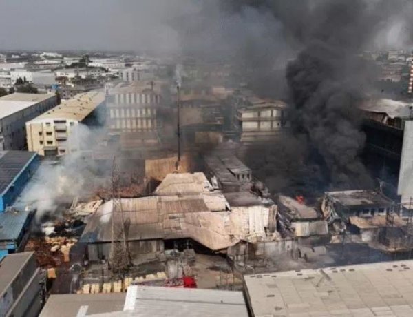 સુરતના સચીનમાં કેમિકલ વેરહોઉસમાં ભીષણ આગ, એક બાદ એક ધડાકાથી વિસ્તાર ધ્રુજી ઉઠ્યો