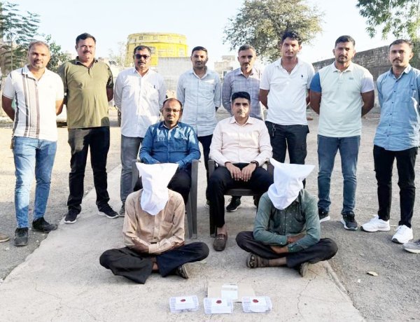 દ્વારકા આવેલા દર્શનાર્થીને ઠંડાપીણામાં ધતુરાનો પાવડર ભેળવીને મૂછિર્ત કર્યા બાદ લૂંટ ચલાવતી બેલડી ઝડપાઈ