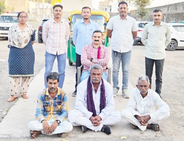 ખંભાળિયાના બેહ ગામે ચાલતા જુગારધામ પર એલસીબી પોલીસ ત્રાટકી : મહિલાઓ સહિત પાંચ ઝબ્બે, એક ફરાર