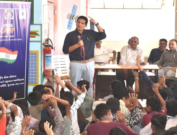 કામધેનુ યુનિવર્સિટીની, વેટરનરી કોલેજ જૂનાગઢ દ્વારા હડકવા જાગૃતિ માટે પ્રાથમિક શાળામાં વ્યાપક જાગૃતિ કાર્યક્રમ અને ચિત્ર સ્પર્ધાનું આયોજન