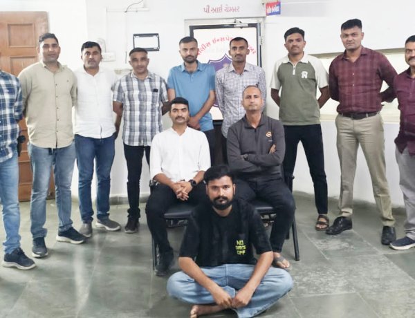 વેરાવળ : સાત મહિનાથી પોલીસને હાથ તાળી આપતો અને ૭ દારૂના ગુનામાં ફરાર લિસ્ટેડ બુટલેગરને ઝડપી પાડયો