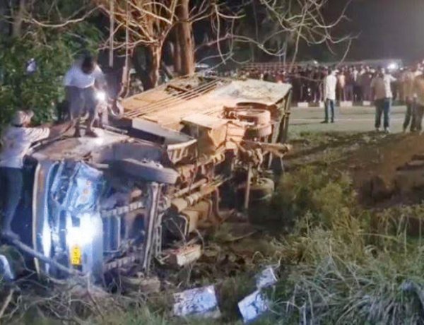 ધોરાજી નજીક ખાનગી બસની એકસલ તુટી જતા ગંભીર અકસ્માત : રર મુસાફરો ઘાયલ : ૧ મહિલાનું મૃત્યુ