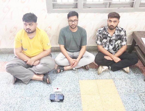 પોરબંદરમાં એસ.ઓ.જી.નો સપાટો: ૧૧ ગ્રામ હાઈબ્રીડ ગાંજા સાથે ત્રણ શખ્સ ઝડપાયા