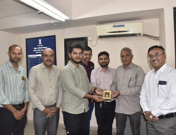 જૂનાગઢ પ્રાદેશિક માહિતી કચેરી ના કચેરી અધિક્ષક બી.એલ. જાદવ સેવા નિવૃત થયા