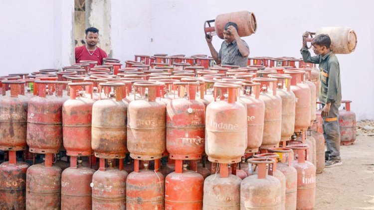કાળા બજારમાં એલપીજી સિલીન્ડરનો ભાવ રૂા.૧પ૦૦