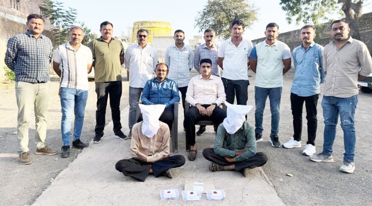 દ્વારકા આવેલા દર્શનાર્થીને ઠંડાપીણામાં ધતુરાનો પાવડર ભેળવીને મૂછિર્ત કર્યા બાદ લૂંટ ચલાવતી બેલડી ઝડપાઈ