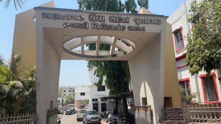 રસ્તાની સુવિધા આપવામાં નિષ્ફળ રહેલ જૂનાગઢ કોર્પોરેશનને ‘ખાડા એટલા દંડ’ શા માટે નહીં?