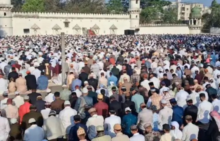 રમઝાન માસના ૩૦ દિવસ પૂર્ણ થયા બાદ મુસ્લીમ બિરાદરોએ ઈદુલ ફીત્રની ઉજવણી કરી