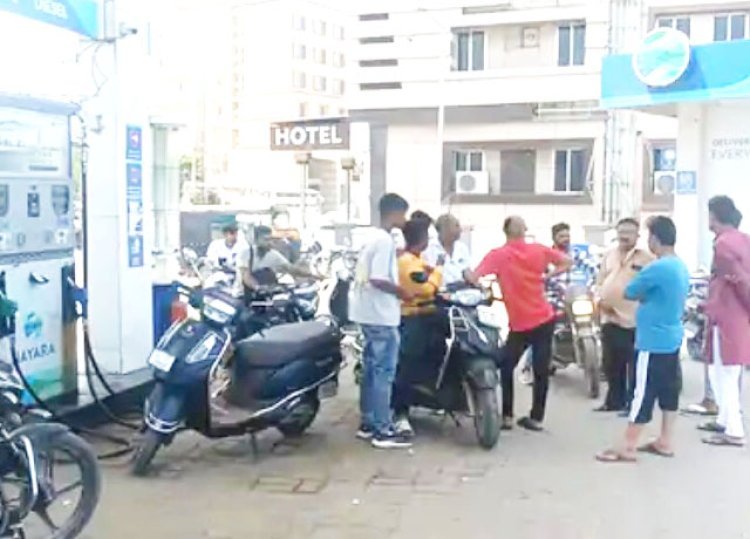 દેવભૂમિ દ્વારકામાં પેટ્રોલ-ડીઝલની તંગીથી યાત્રિકો-સ્થાનિકોની પંપ પર લાગી કતારો