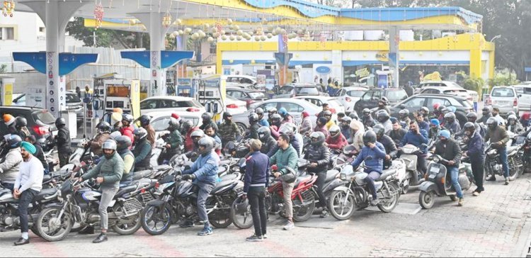 “તુ ઈધર કી ન બાત કર - ના ઉધર કી બાત કર, બસ પેટ્રોલ-ડીઝલ-ગેસ કી બાત કર !!!”