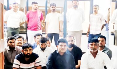 ખંભાળિયા : "આપ"ના કાર્યકરોનું પોલીસ મથકમાં હુલ્લડ