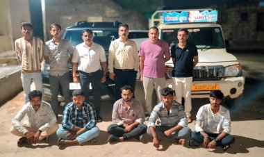 ખંભાળિયા નજીક ટેન્કરોમાંથી ગેરકાયદેસર રીતે ડીઝલ ચોરી કરી, વેચાણ કરતા પાંચ શખ્સો ઝડપાયા, રૂ. 21.88 લાખનો મુદ્દામાલ કબજે