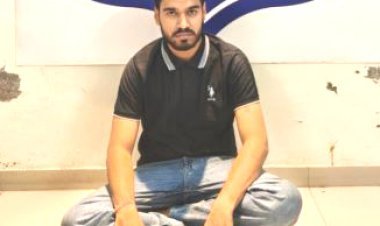 વાડલા ફાટક નજીક જાહેરમાં ઓનલાઈન ક્રિકેટ સટ્ટા બેટીંગનો જુગાર રમતો શખ્સ ઝડપાયો