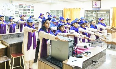 મતદાન જાગૃતિ ઝુંબેશ અંતર્ગત “અમે ચોક્કસ મતદાન કરીશું”ના શપથ લેતા રાજકોટ જીલ્લાની વિવિધ કોલેજોના જાગૃત વિદ્યાર્થીઓ