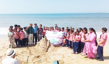 લોકશાહીના મહાપર્વ નિમિત્તે પોરબંદરના દરિયાકિનારે રેતી શિલ્પ દ્વારા ‘મતદાર જાગૃતિ’નો અનોખો સંદેશ