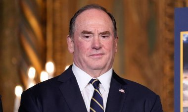 ટ્રમ્પને ફટકો : વધુ એક ટોચના અધિકારી નૌસેના સચીવ જાેન ફેલને રાજીનામું આપ્યું