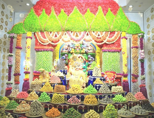 સાળંગપુર કષ્ટભંજનદેવ મંદિર ખાતે શ્રી હનુમાન જન્મ જયંતી મહોત્સવ અંતર્ગત દિવ્ય મહાઅન્નકૂટ ધરાવાયો