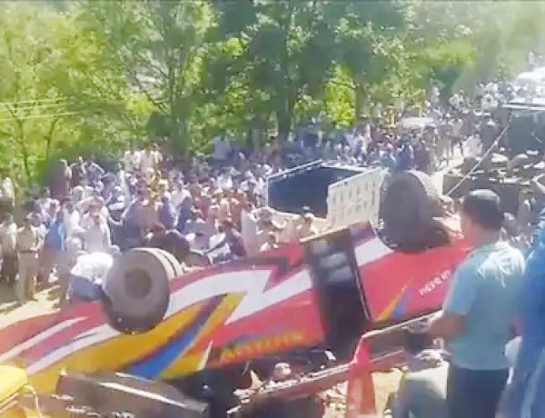 જમ્મુ-કાશ્મીરના રામનગર નજીક રાજય પરિવહન નિગમની બસ ખાઈમાં ખાબકતાં 16 મુસાફરોના કરૂણ મોત