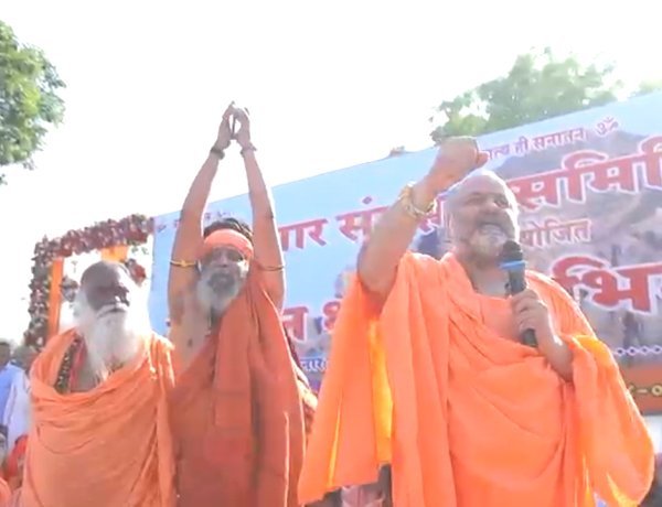 વેચાશે નહીં તેવા લોકોને સનાતન સંરક્ષક સમીતીમાં લેવાશે : મહેશગીરી બાપુ