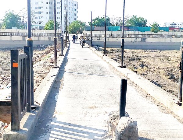 માણાવદરના રસાલા ડેમમાં આવેલા પુલમાં સેફ્ટી ગ્રિલ નાખવામાં બેદરકારી મોતનું કારણ બનશે