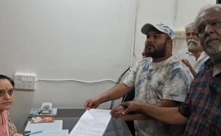 જૂનાગઢમાં કડીયાવાડની જર્જરીત બિલ્ડીંગો ઉતારવા કલેકટરને આવેદનપત્ર અપાયું