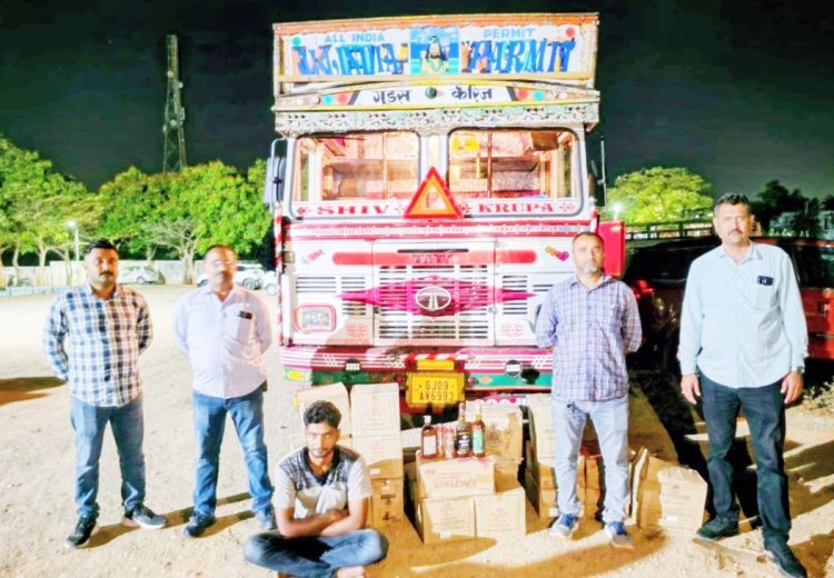 પોરબંદર એલ.સી.બી.એ ટ્રકનો પીછો કરી ટ્રકમાંથી વિદેશી દારૂ તેમજ બિયરનો જથ્થો પકડી પાડયો