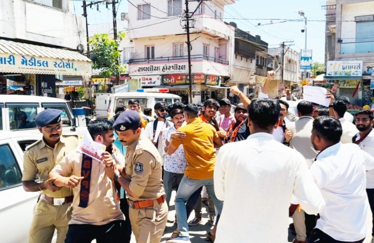 એબીવીપીના રાજ્ય વ્યાપી આંદોલનના પડઘા ખંભાળિયામાં પડયા