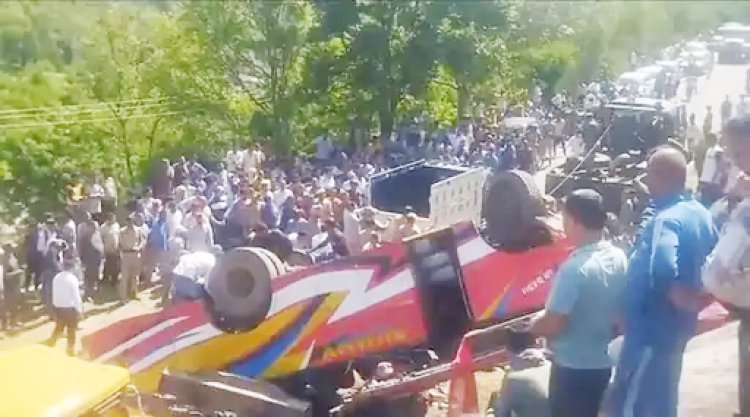 જમ્મુ-કાશ્મીરના રામનગર નજીક રાજય પરિવહન નિગમની બસ ખાઈમાં ખાબકતાં 16 મુસાફરોના કરૂણ મોત