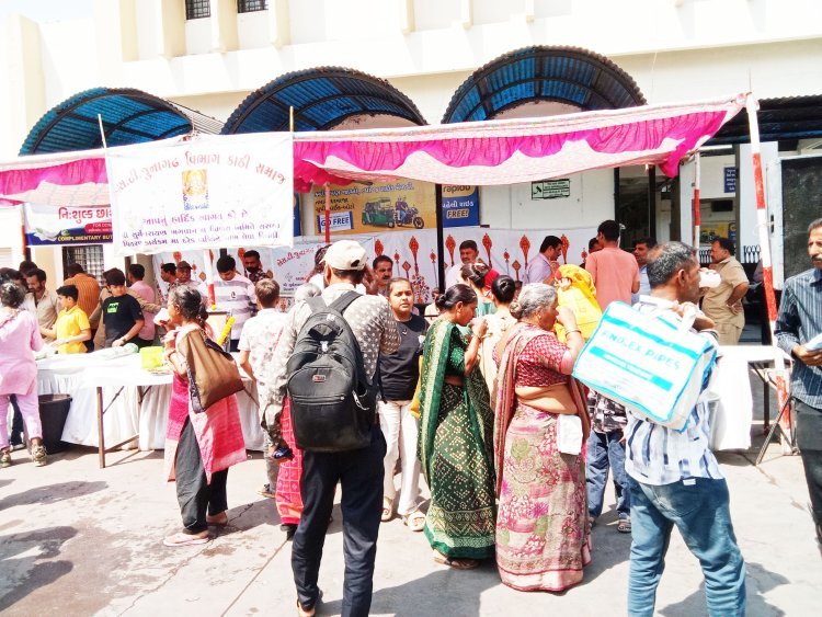 અખાત્રીજના દિવસે જૂનાગઢ એસટી બસ સ્ટેન્ડ ખાતે શરબત વિતરણ