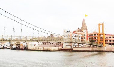 ઉનાળાની આગઝરતી ગરમીમાં દ્વારકામાં આવેલા રમણીય સ્થાનોએ પ્રવાસીઓનો ઘસારો