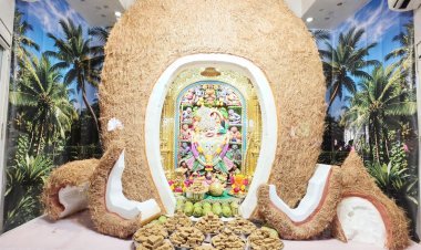 સાળંગપુરધામમાં પુરૂષોત્તમ માસ નિમિત્તે કષ્ટભંજનદેવ દાદાને નાળિયેરની થીમનો દિવ્ય શણગાર : 108 કિલો સુખડીનો અન્નકૂટ ધરાવાયો