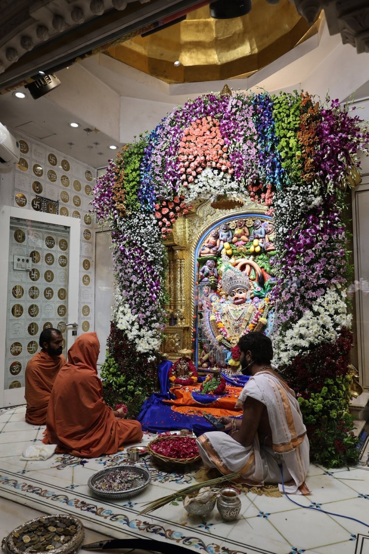 સાળંગપુર ખાતે પૂનમ નિમિત્તે શ્રીકષ્ટભંજનદેવ દાદાનું દિવ્ય રાજોપચાર પૂજન કરવામાં આવ્યું