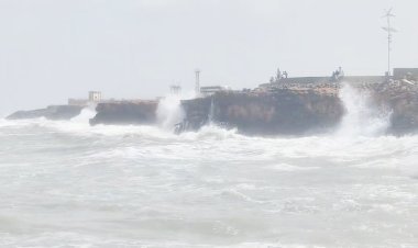 દ્વારકાના અરબી સમુદ્રમાં જોરદાર કરંટ: વિકરાળ મોજા ઉછળ્યા
