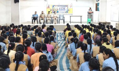 જૂનાગઢની પ્રેમાનંદ સ્કૂલ ખાતે સાયબર ક્રાઈમ અવેરનેસ સેમિનાર યોજાયો